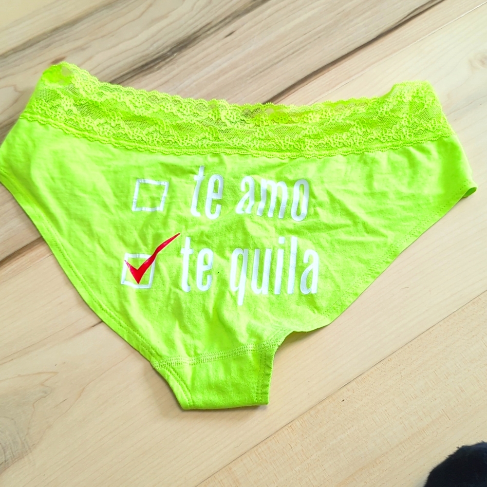 🆕 Victoria's Secret " Te amo tequila " panty
